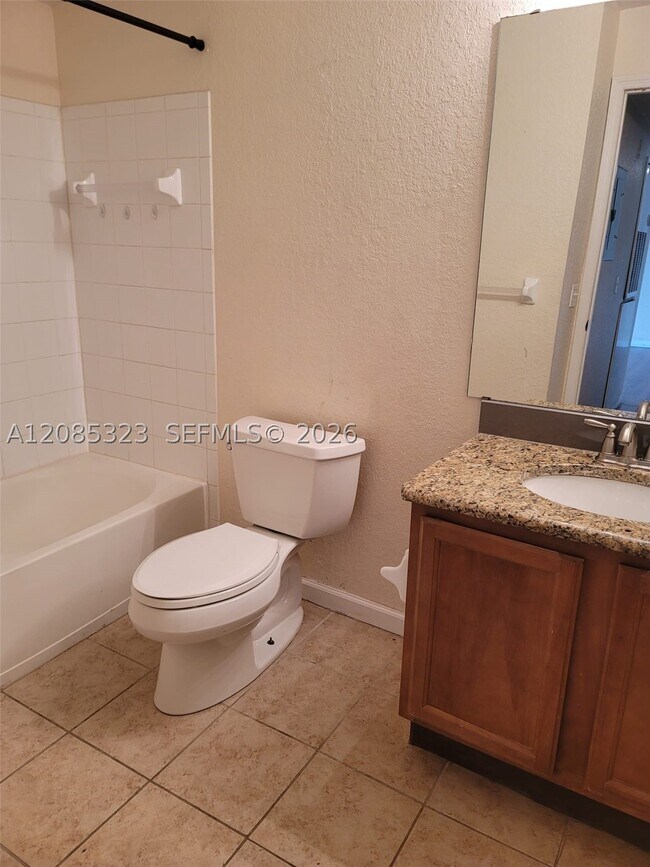 Foto del edificio - 14049 Fairway Island Dr