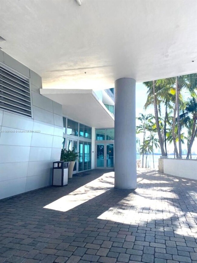 Foto del edificio - 335 S Biscayne Blvd