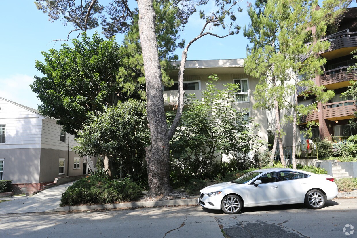 Building Photo - 535 Kelton Ave