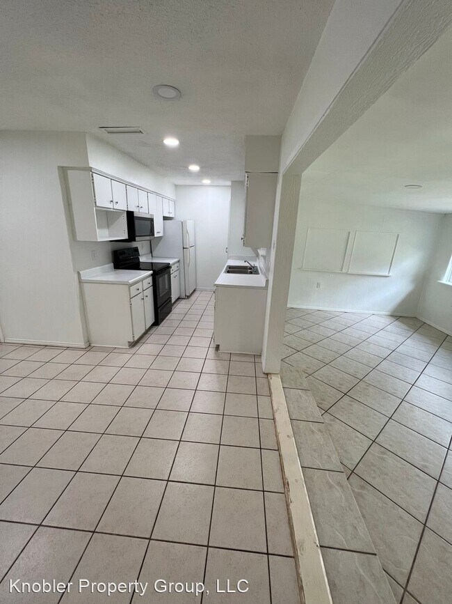 Building Photo - 3 br, 1 bath House - 10353 Baronne Circle