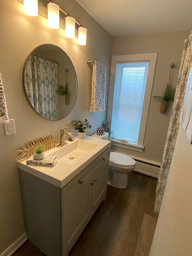 Baño - 142 Main St