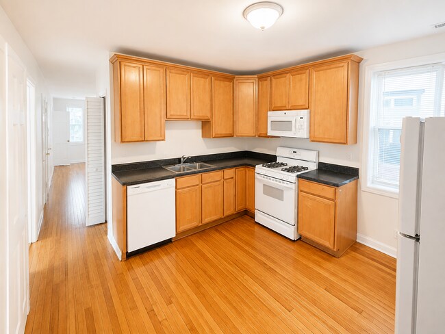 Foto del edificio - 2239 N Western Ave