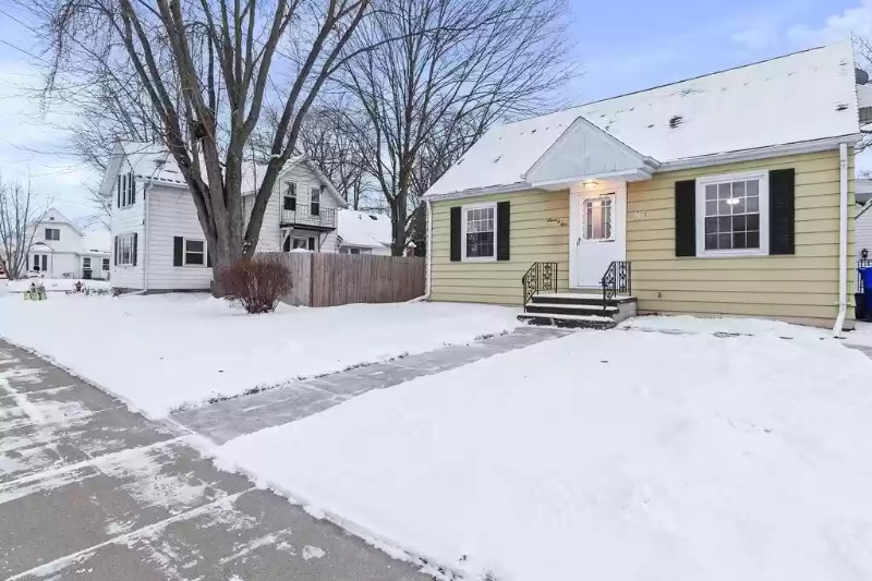 Primary Photo - 705 Draper St