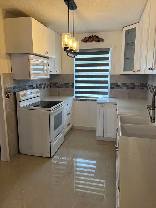 Foto del edificio - 131 Lake Olive Dr