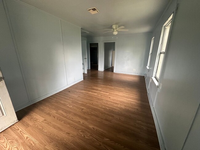 Building Photo - 4-bedroom, 2 bathroom home AVAILABLE NOW!