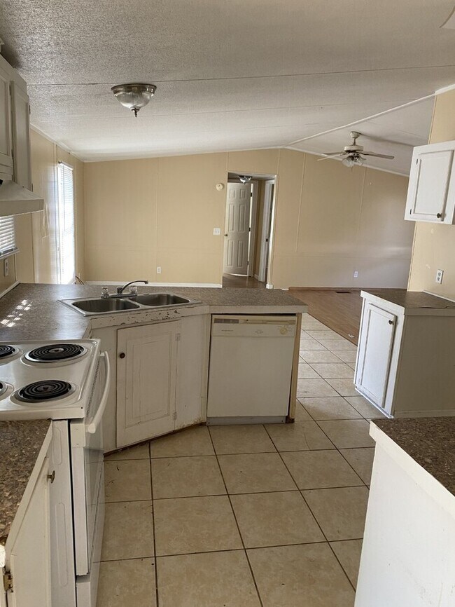 Foto del edificio - Spacious mobile home in a lovely community located in downtown area of Athens.