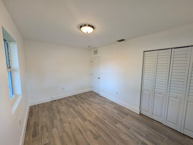 Building Photo - 1733 NW 18th St