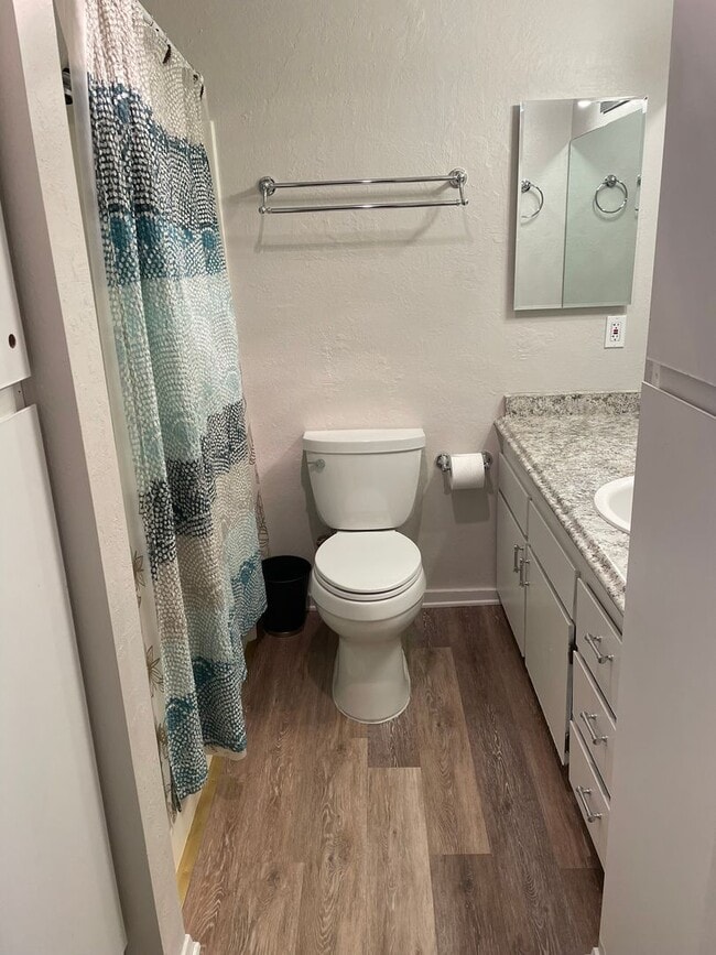 Building Photo - Nicely Remodeled Pinebrook Apartment