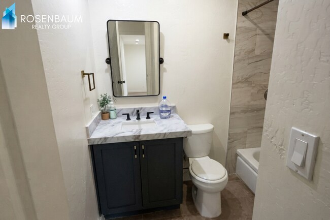Building Photo - Beautiful 5-Bedrooms, 2-baths home in Scottsdale with a Private Pool!
