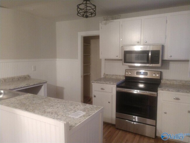 Foto del edificio - 510 Forrest Cir NE