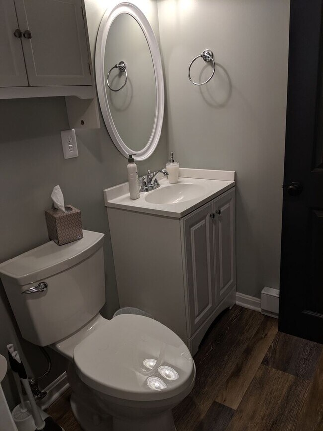 Building Photo - Crescent Hill  Charming Three Bedroom Bung...