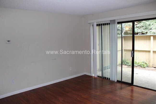Foto del edificio - Wonderful 2bd/1+ba South Natomas Condo in ...