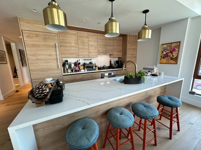 Building Photo - 189 Conover St