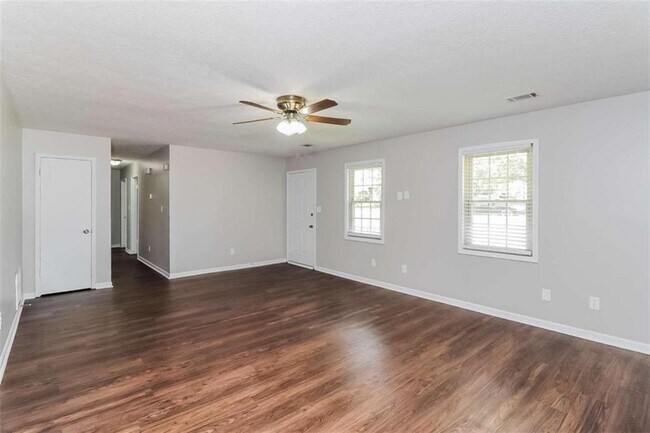 Building Photo - 2700 Aruba Dr