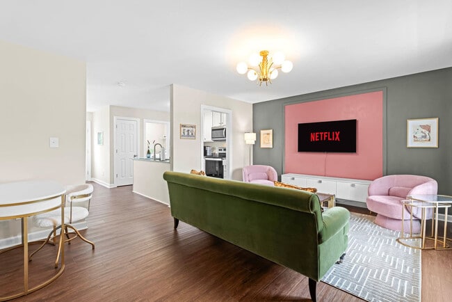 Building Photo - 2400 Hinton St