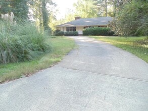 Building Photo - 161 Shasta Ln