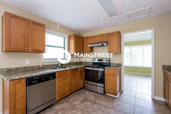 Foto del edificio - 4 Bedroom Pet-Friendly Home in Marietta, G...