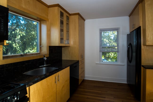 Building Photo - 26 Beauvoir Ave