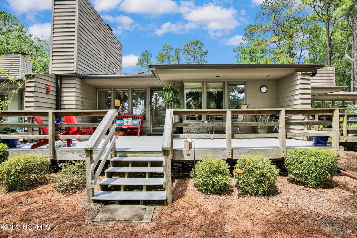 Primary Photo - 203 Cove Ct