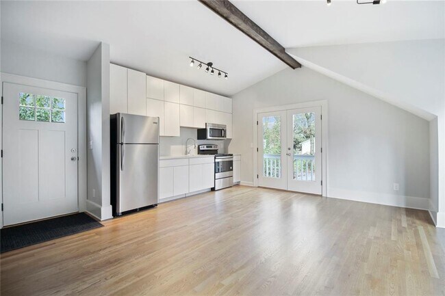 Foto del edificio - 940 St Charles Ave NE