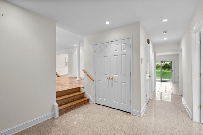 Building Photo - 4 Bed 3 Bath - Silver Spring Single Family...