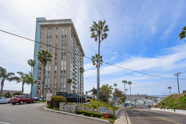 Foto del edificio - 1200 N Harbor Dr