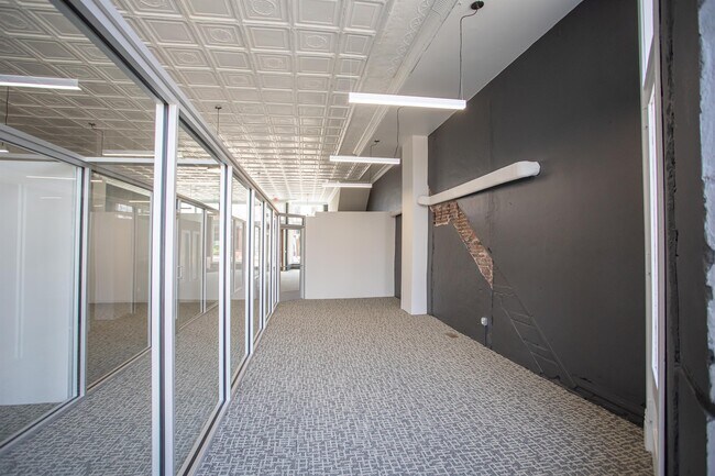 Building Photo - 136 Brady St