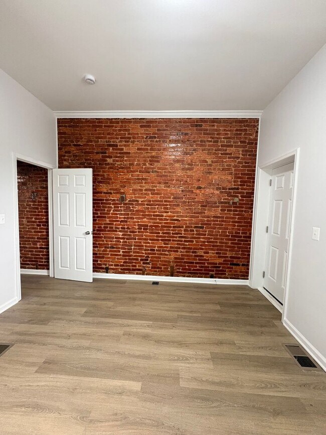 Foto del edificio - 2633 N Charles St