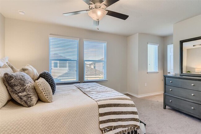Building Photo - 5305 Golden Canary Ln