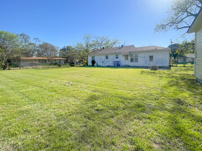 Foto del edificio - 701 N Barbara St