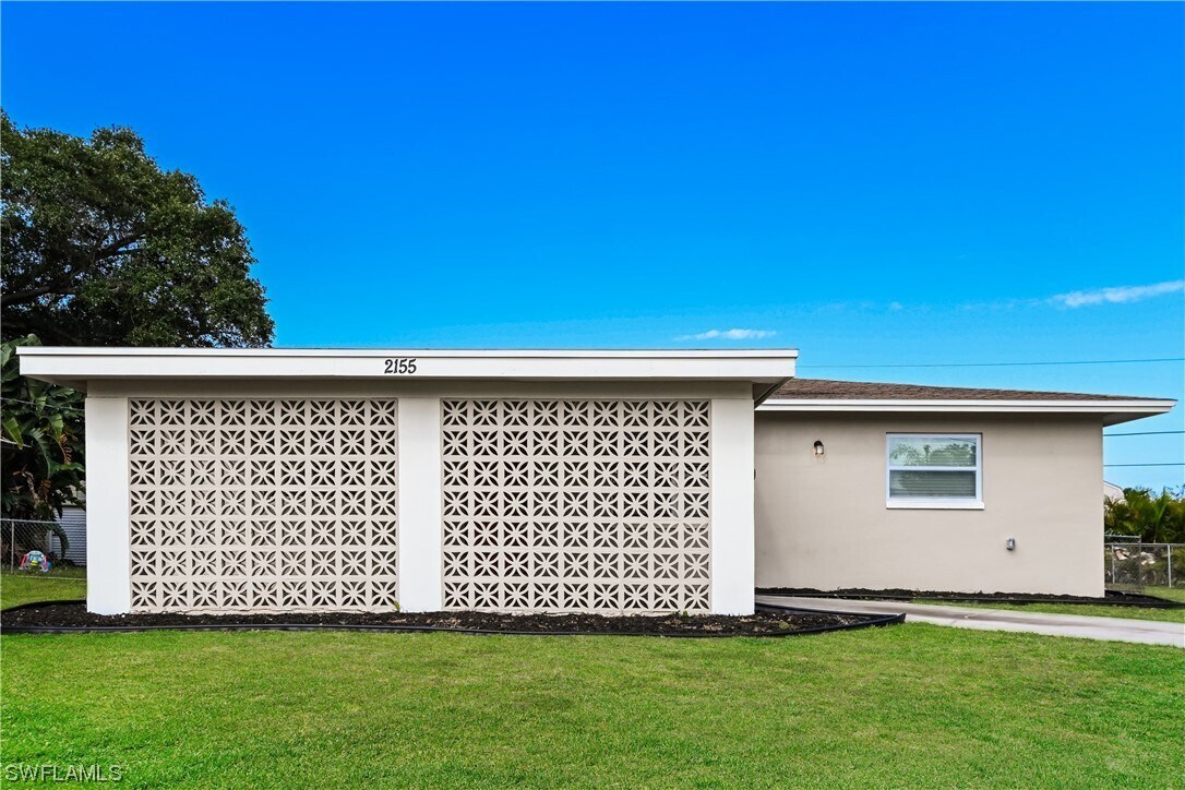 Primary Photo - 2155 Tropic Ave