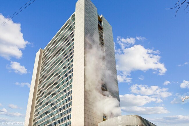 Foto del edificio - 500 W Superior St