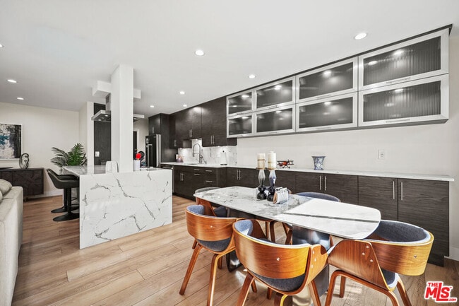 Building Photo - 1045 Kings Rd