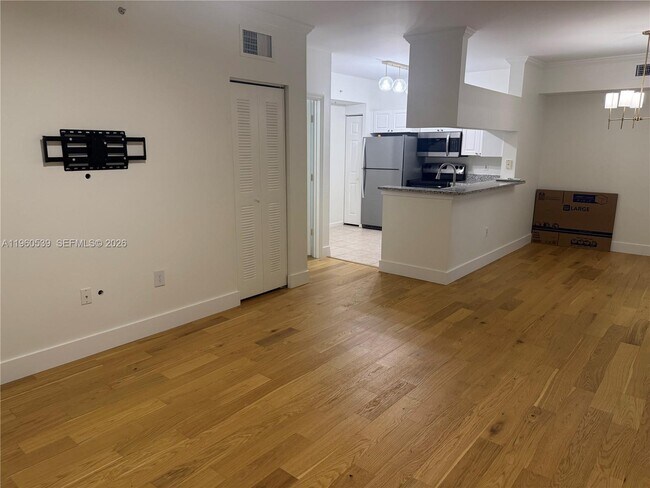 Foto del edificio - 17150 N Bay Rd