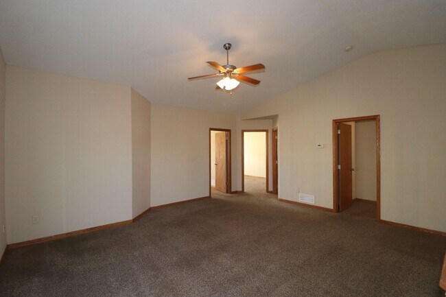 Foto del edificio - Spacious Duplex for Rent