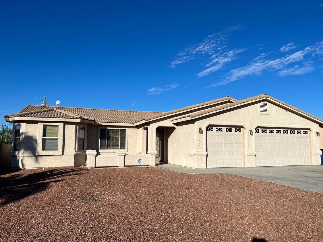 Foto principal - 3 Bedroom - 3 Bath Furnished Home
