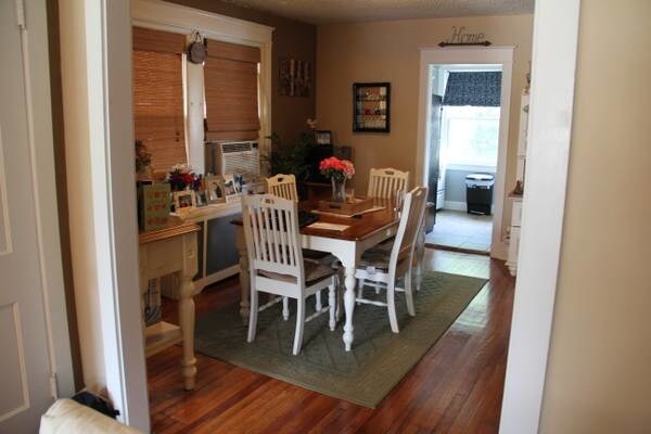 Comedor - 487 Shurs Ln