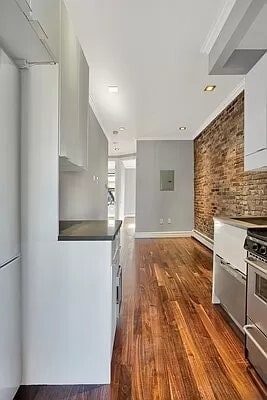 Building Photo - 124 Ridge St
