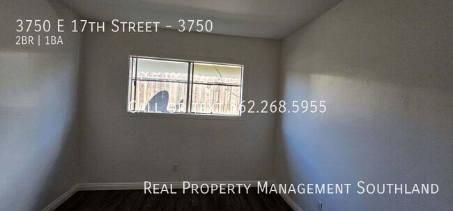 Building Photo - Remodelled Two Bed One Bath with Garage at...