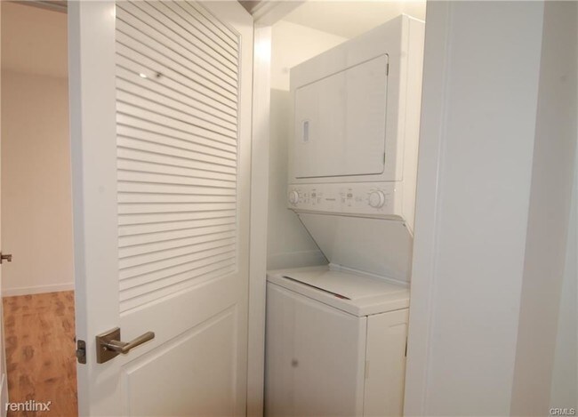 Building Photo - 2 br, 2 bath House - 748 1/2 S Ridgeley Dr