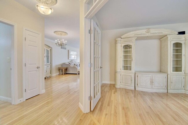 Building Photo - 459 Pinnacle Way