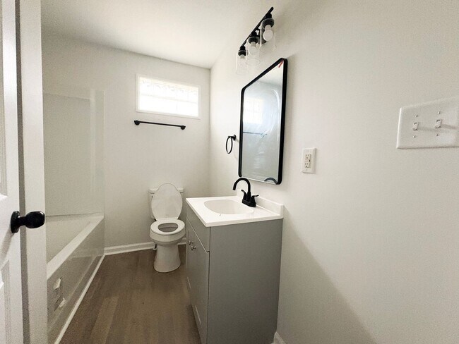 Foto del edificio - FIRST WEEK RENT FREE! 1 Bedroom 1 Bathroom...