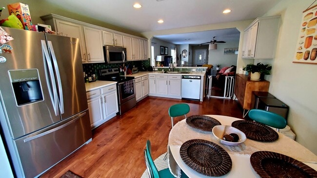 shared kitchen/dining - 7420 Cayenne Ln