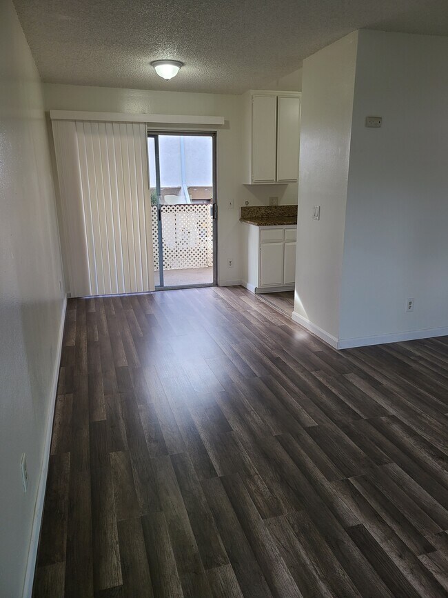 DINING - 659 S Webster Ave