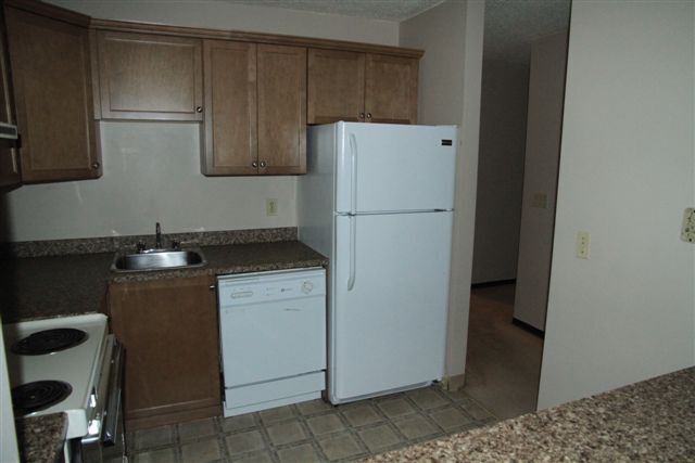 Photo du bâtiment - 2 Bed 1.5 Bath Unit in Calgary, AB