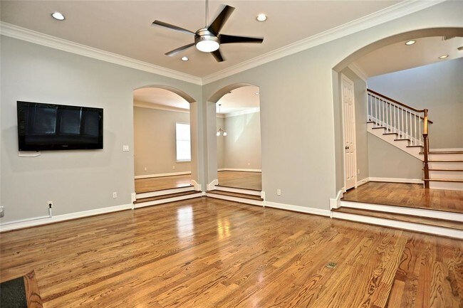 Building Photo - 822 Stuart St