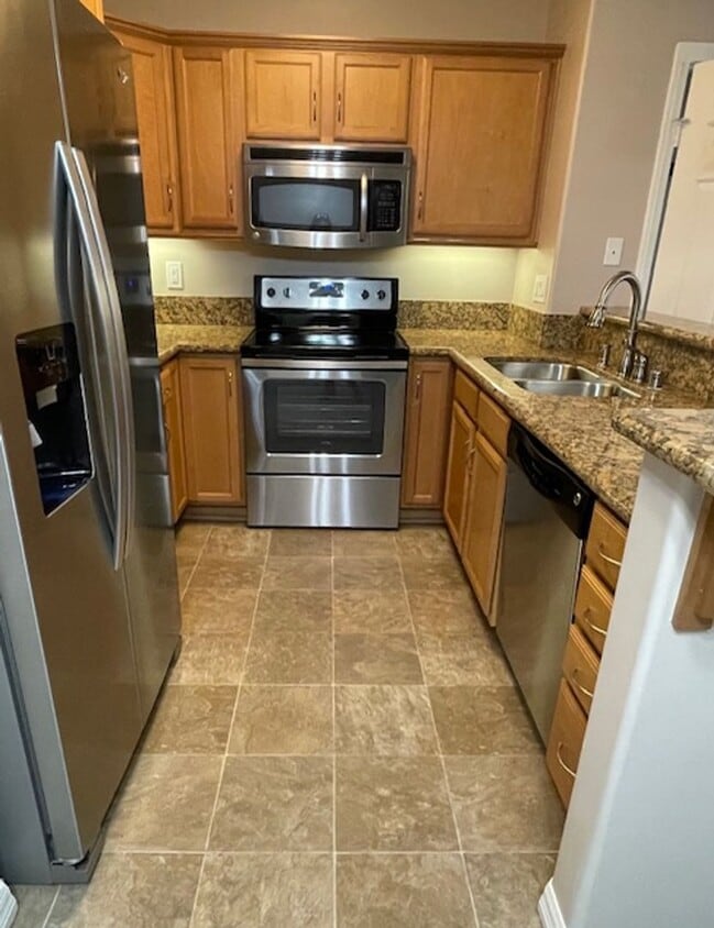 Primary Photo - 2 Bedroom, 2 Bath Upgraded Condo in Claire...