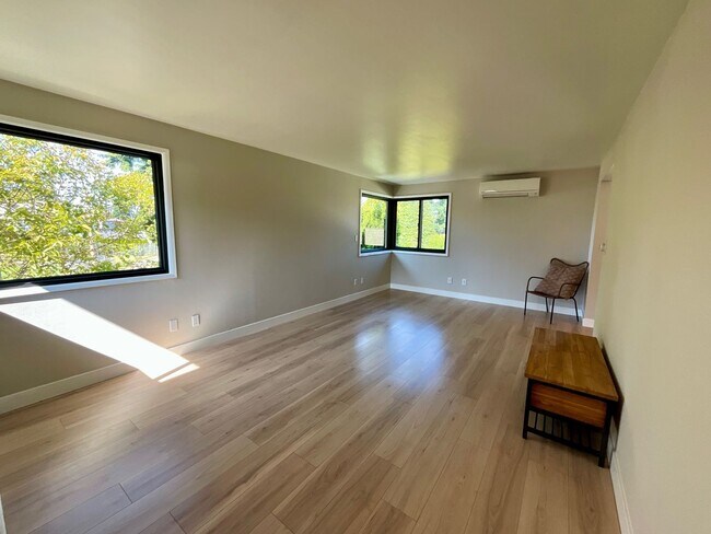 Building Photo - Charming 1-Bedroom with Fresh Renovations ...
