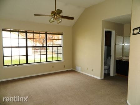 Building Photo - 2307 Armadillo Dr