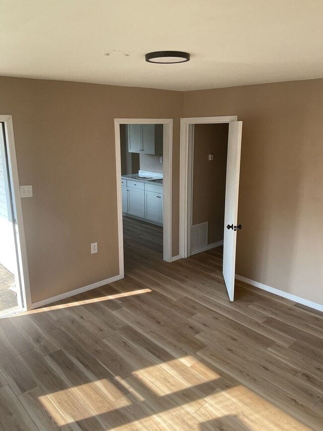 Building Photo - 1 bedroom 1 bathroom